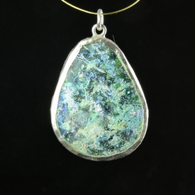 Silver pendant with Roman iridescent glass