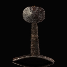Medieval iron sword pommel, Oakeshott Type H1
