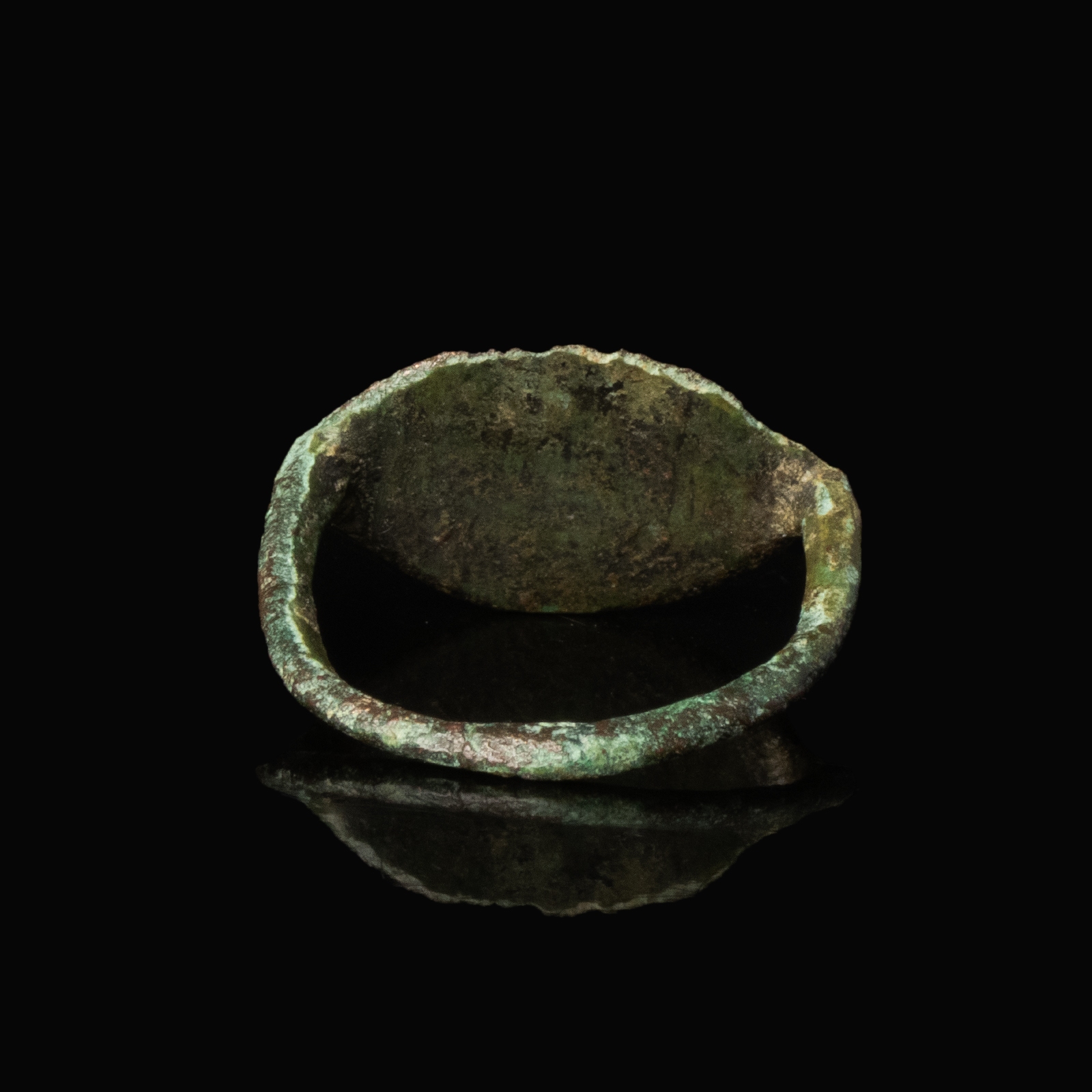 Ancient Greek bronze ring with Lion