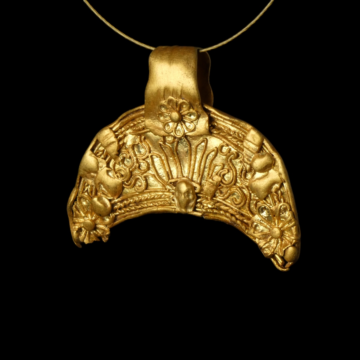 Ancient Greek Hellenistic gold Lunula pendant with Nike and filigree decoration