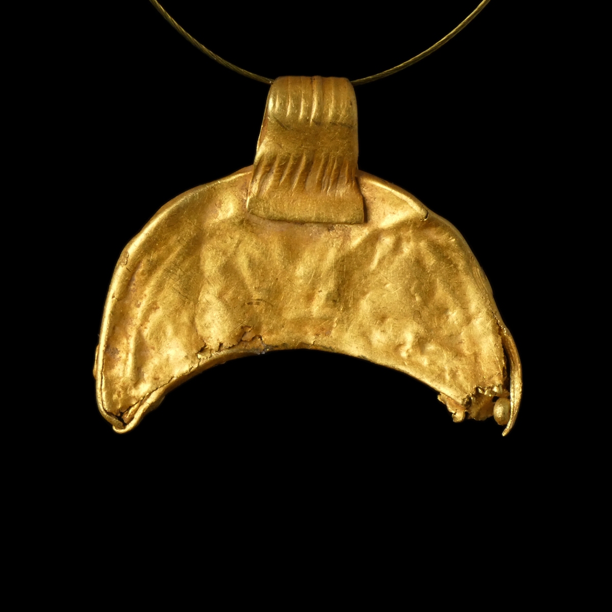 Ancient Greek Hellenistic gold Lunula pendant with Nike and filigree decoration