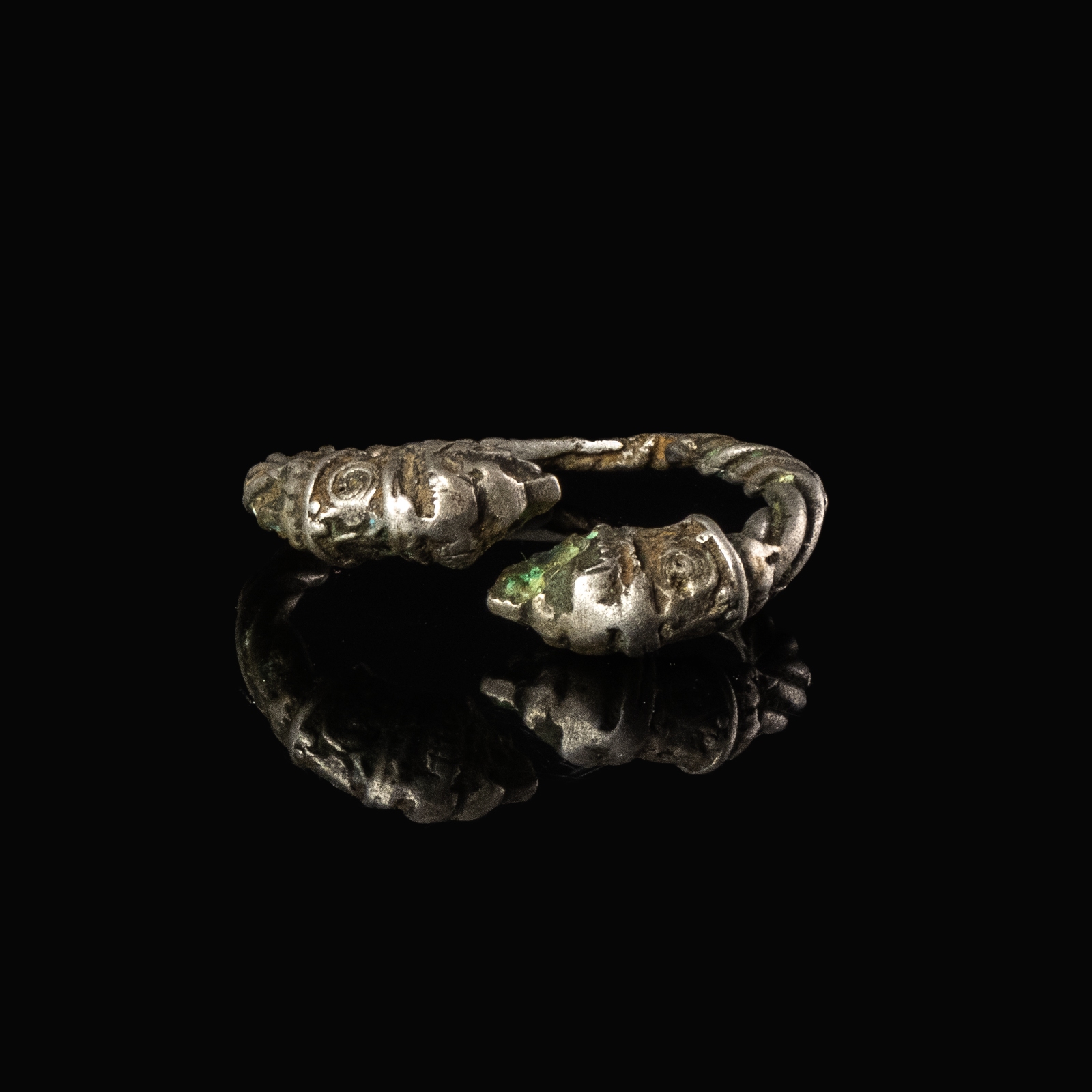 Ancient Greek Hellenistic silver ring with lion heads