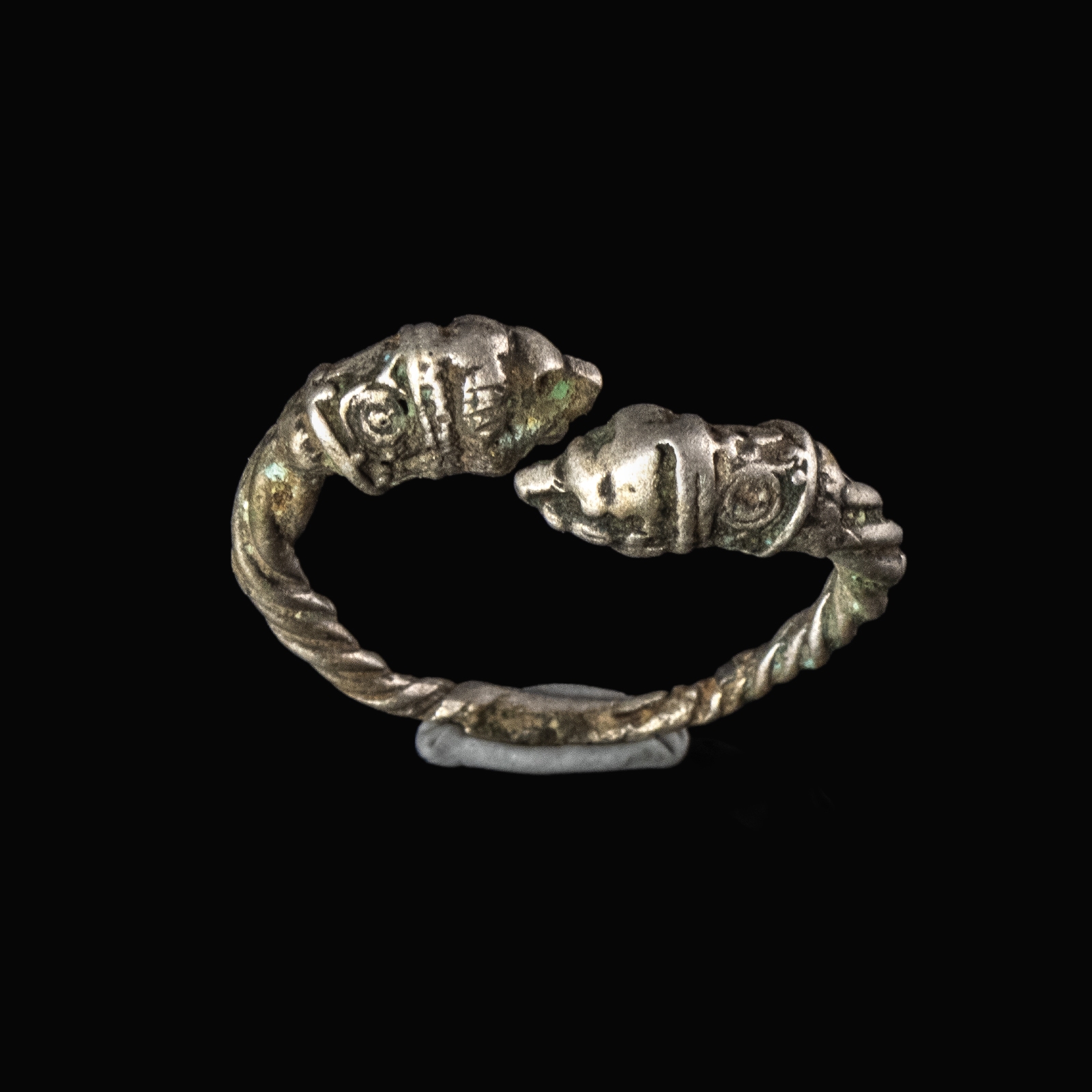 Ancient Greek Hellenistic silver ring with lion heads