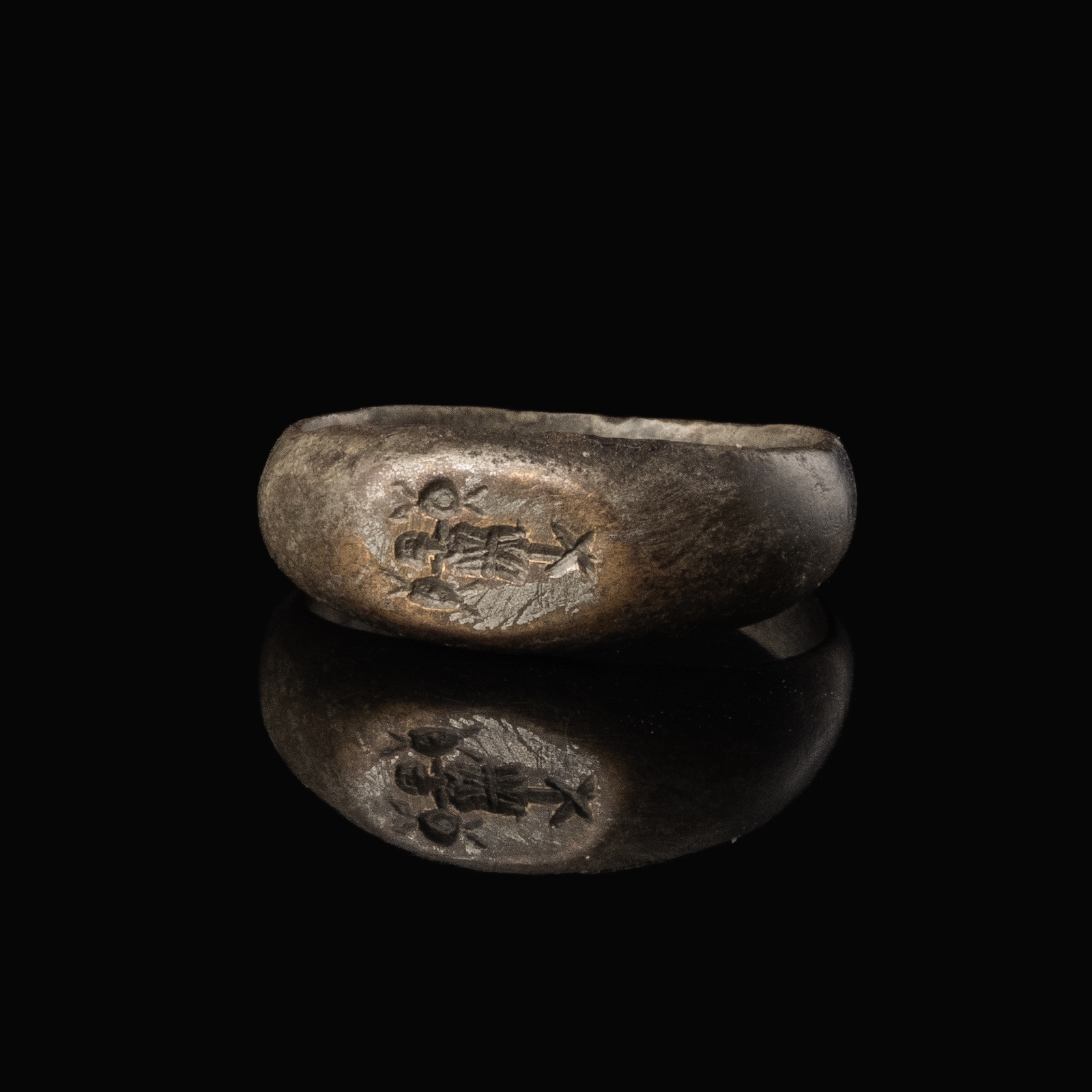 Ancient Roman Bronze Seal Ring with Military Trophy (Tropaeum)