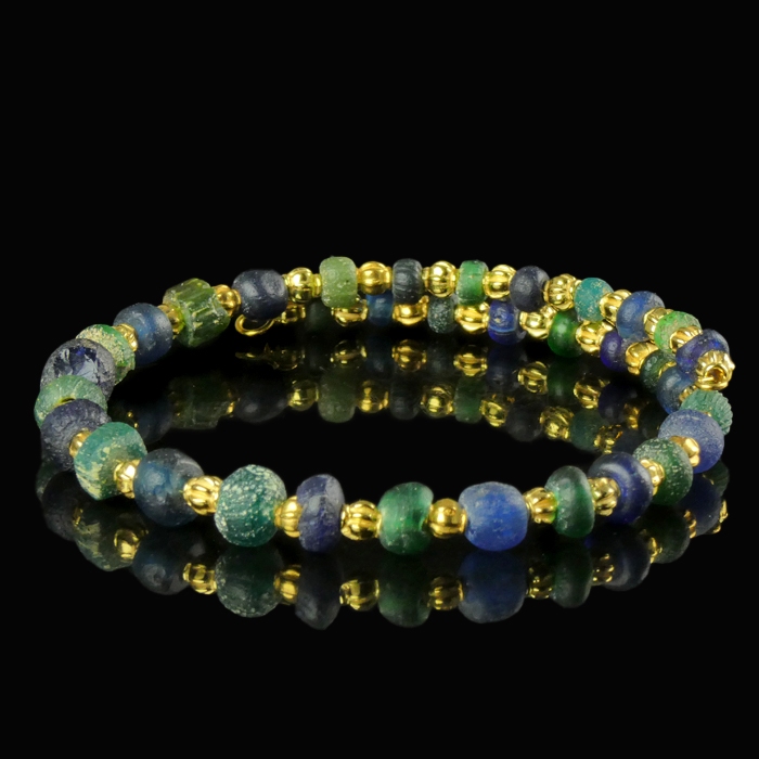 Bracelet with Roman blue and green glass beads