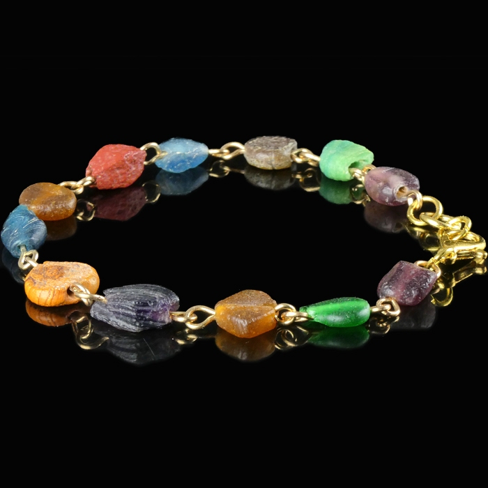 Bracelet with Roman multicoloured glass beads