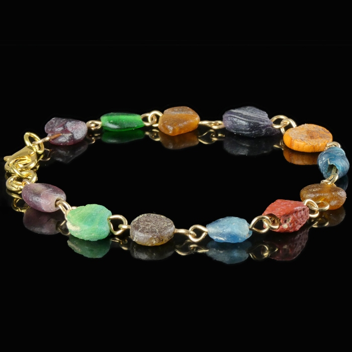 Bracelet with Roman multicoloured glass beads