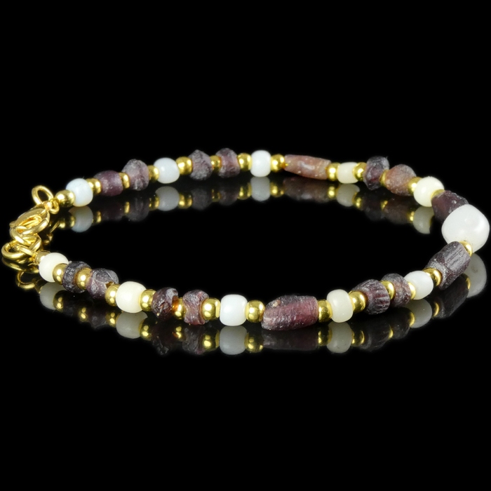 Bracelet with Roman purple and white glass beads