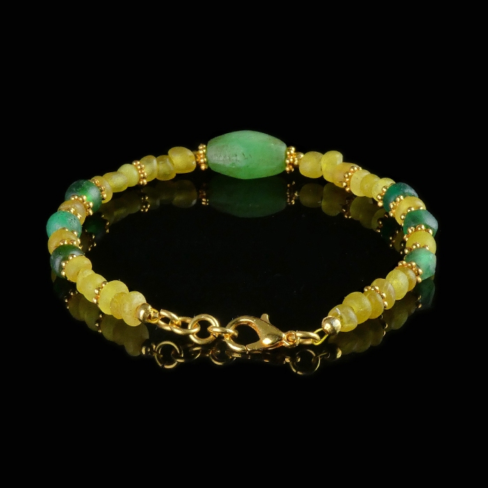 Bracelet with Roman yellow and green glass beads