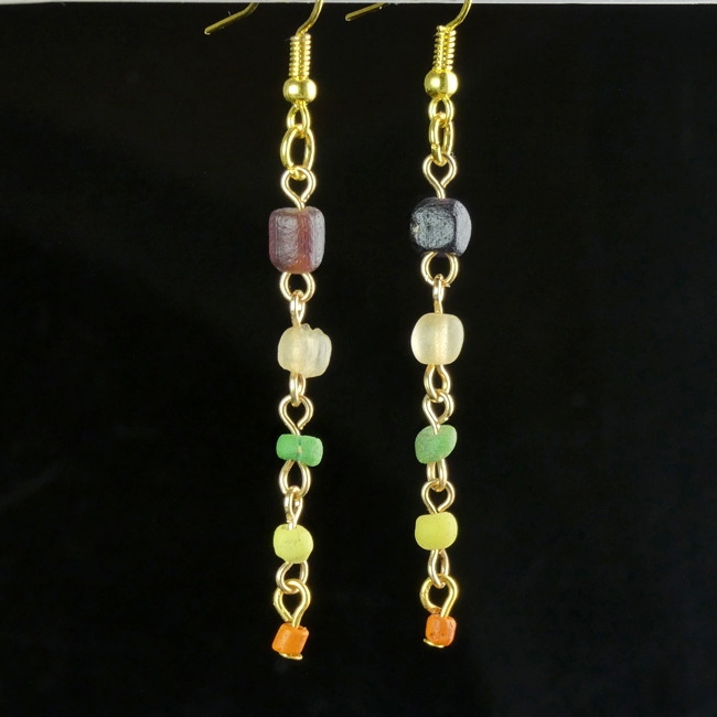 Earrings with Roman multicoloured glass beads