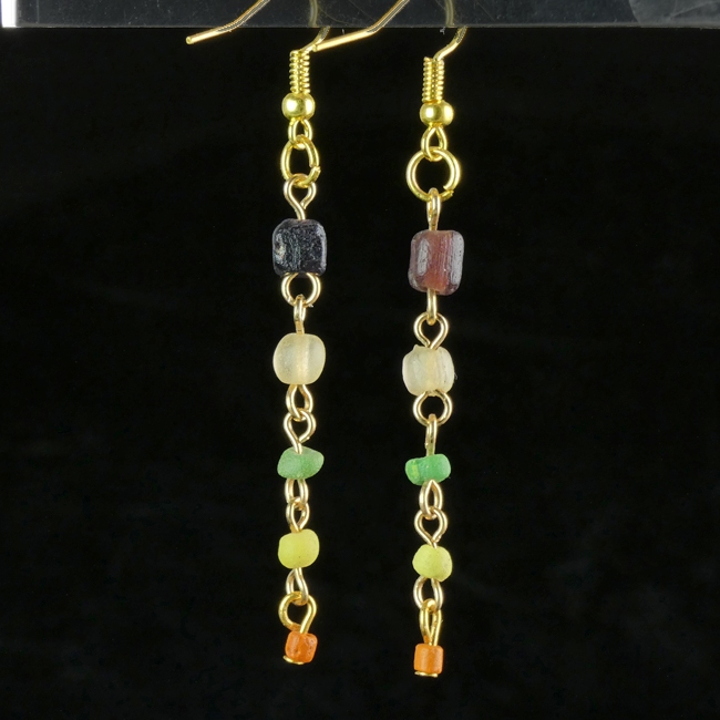 Earrings with Roman multicoloured glass beads