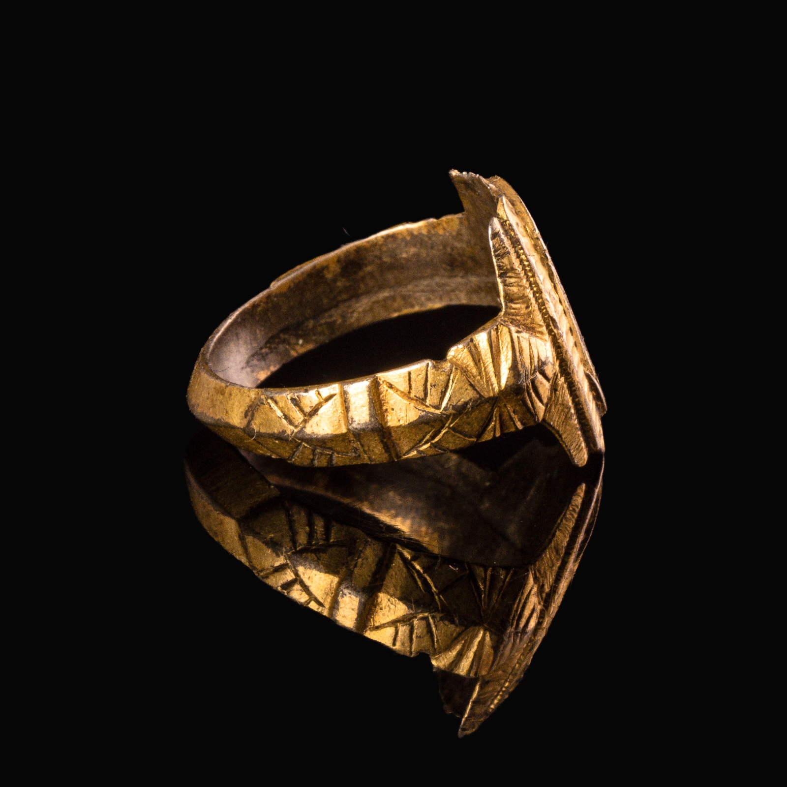 Late Renaissance gilded silver seal ring with Jesuit IHS Christogram