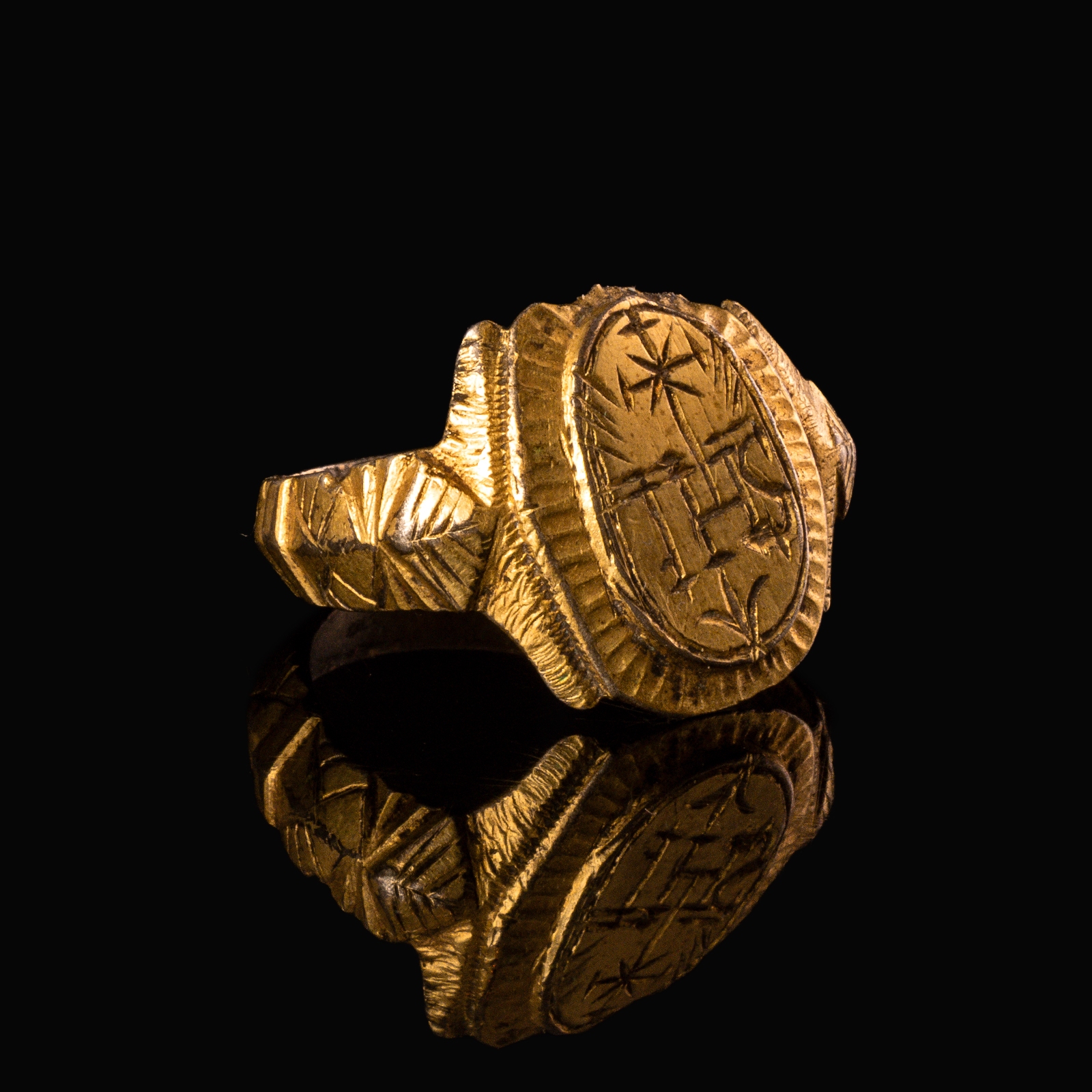 Late Renaissance gilded silver seal ring with Jesuit IHS Christogram