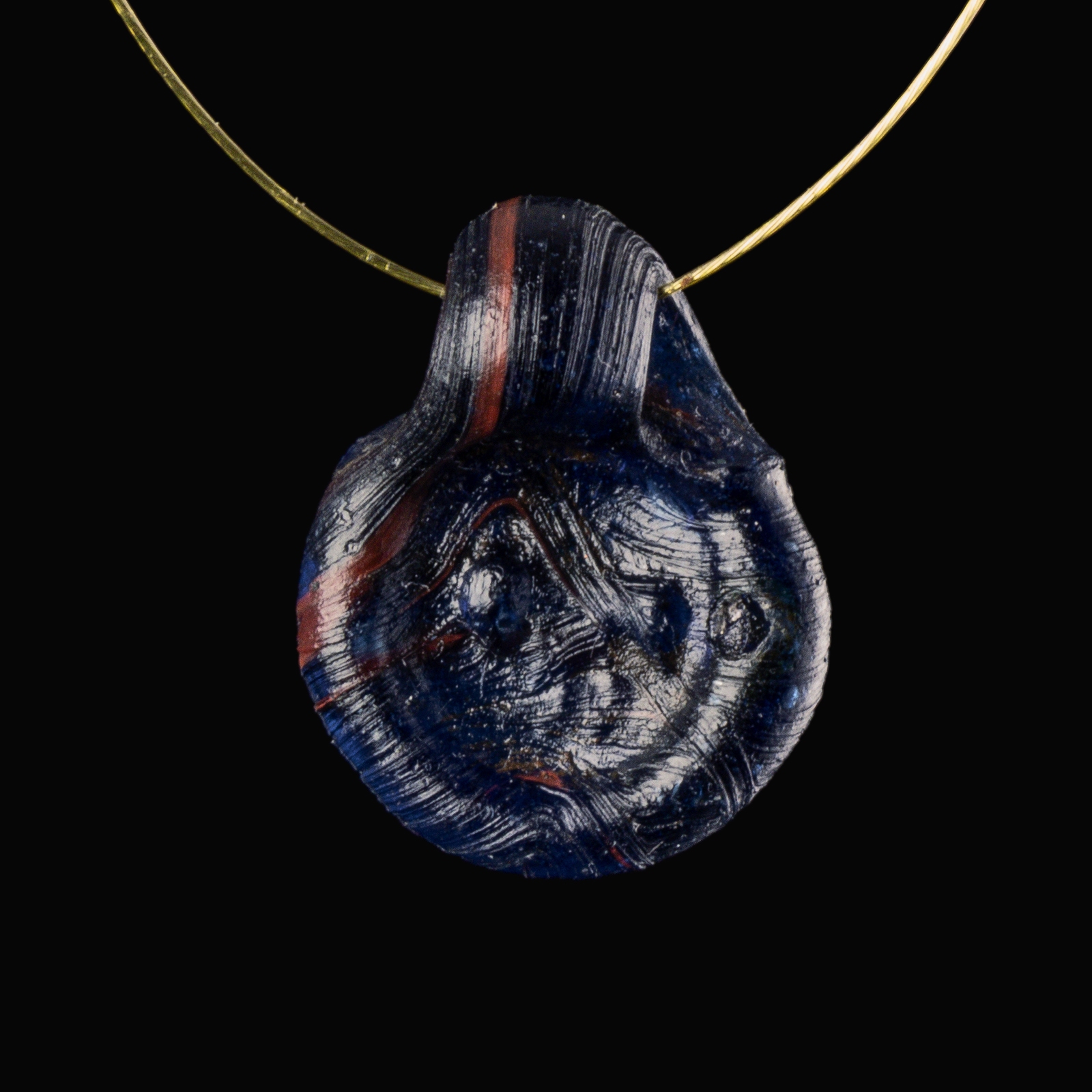 Late Roman bi-coloured glass amulet pendant with Lion