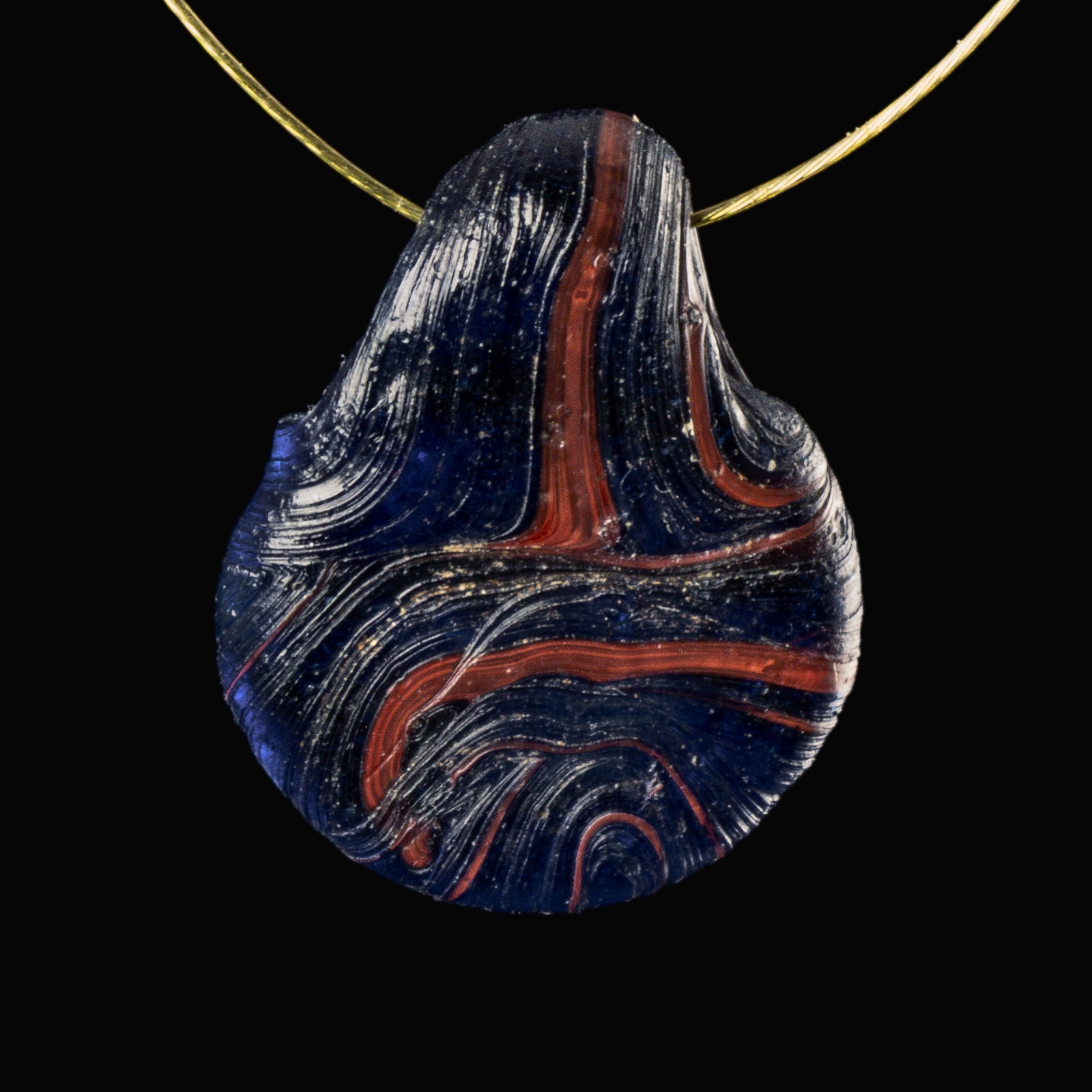 Late Roman bi-coloured glass amulet pendant with Lion