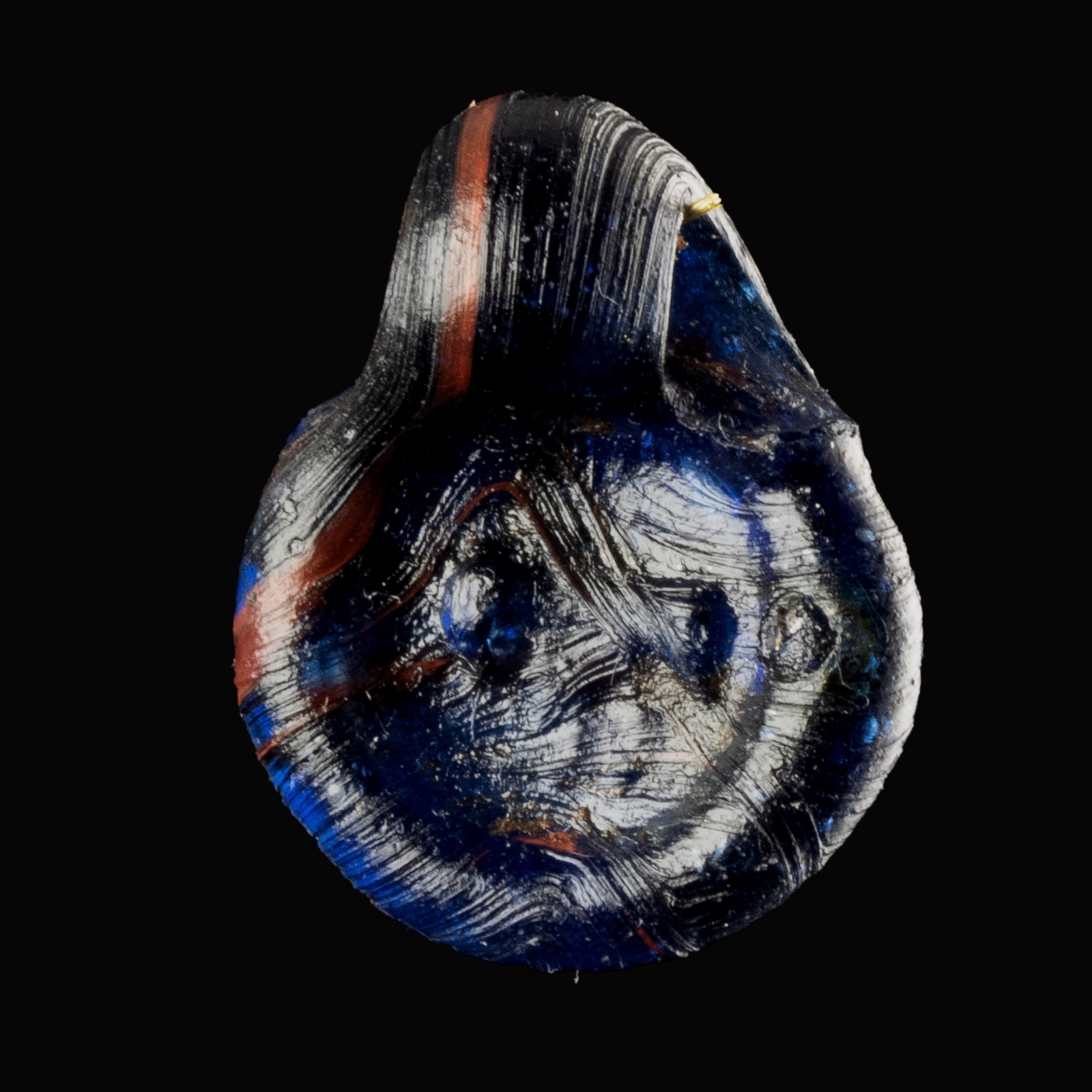 Late Roman bi-coloured glass amulet pendant with Lion