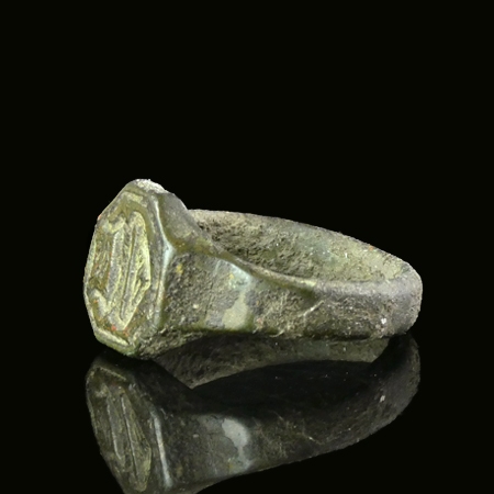 Medieval bronze seal ring, capital letter D