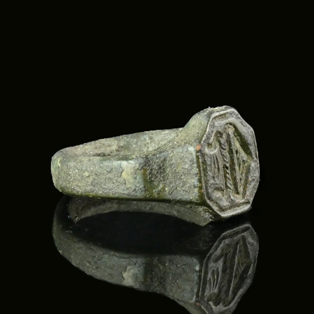 Medieval bronze seal ring, capital letter D