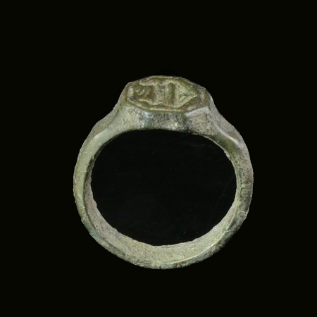 Medieval bronze seal ring, capital letter D