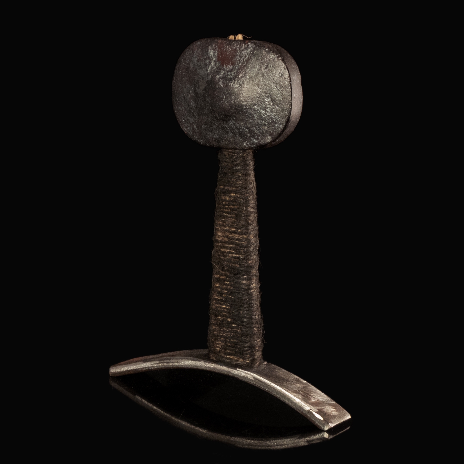 Medieval iron sword pommel, Oakeshott Type H1