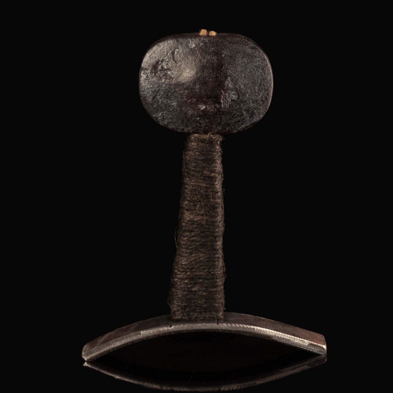 Medieval iron sword pommel, Oakeshott Type H1