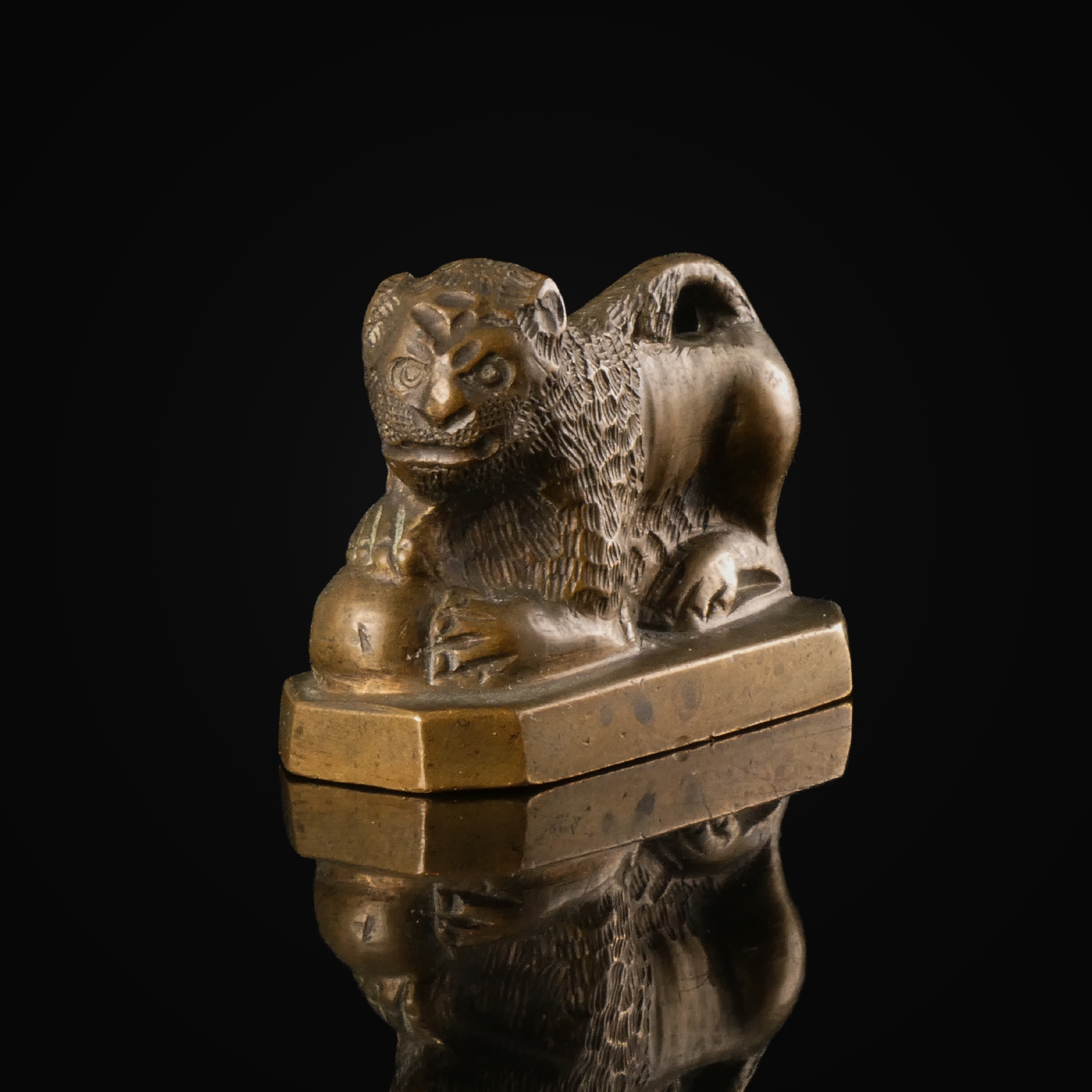 Nuremberg, brass lion counterweight