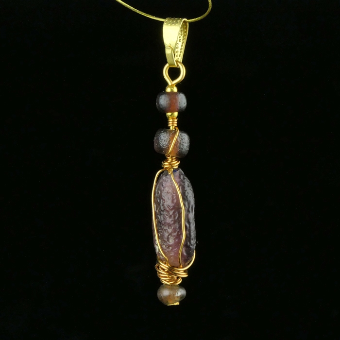 Pendant with Roman wire-wrapped purple glass beads