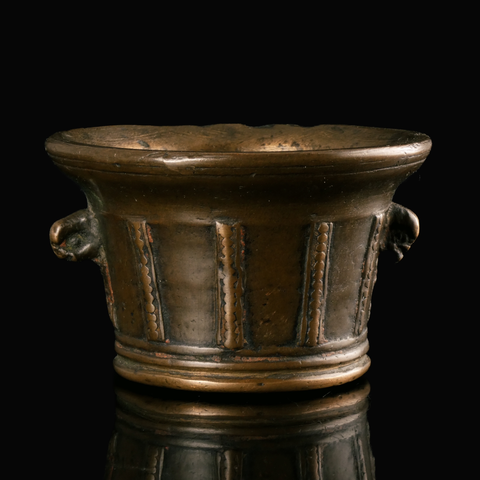 Renaissance bronze apothecary mortar with Gryphon head handles