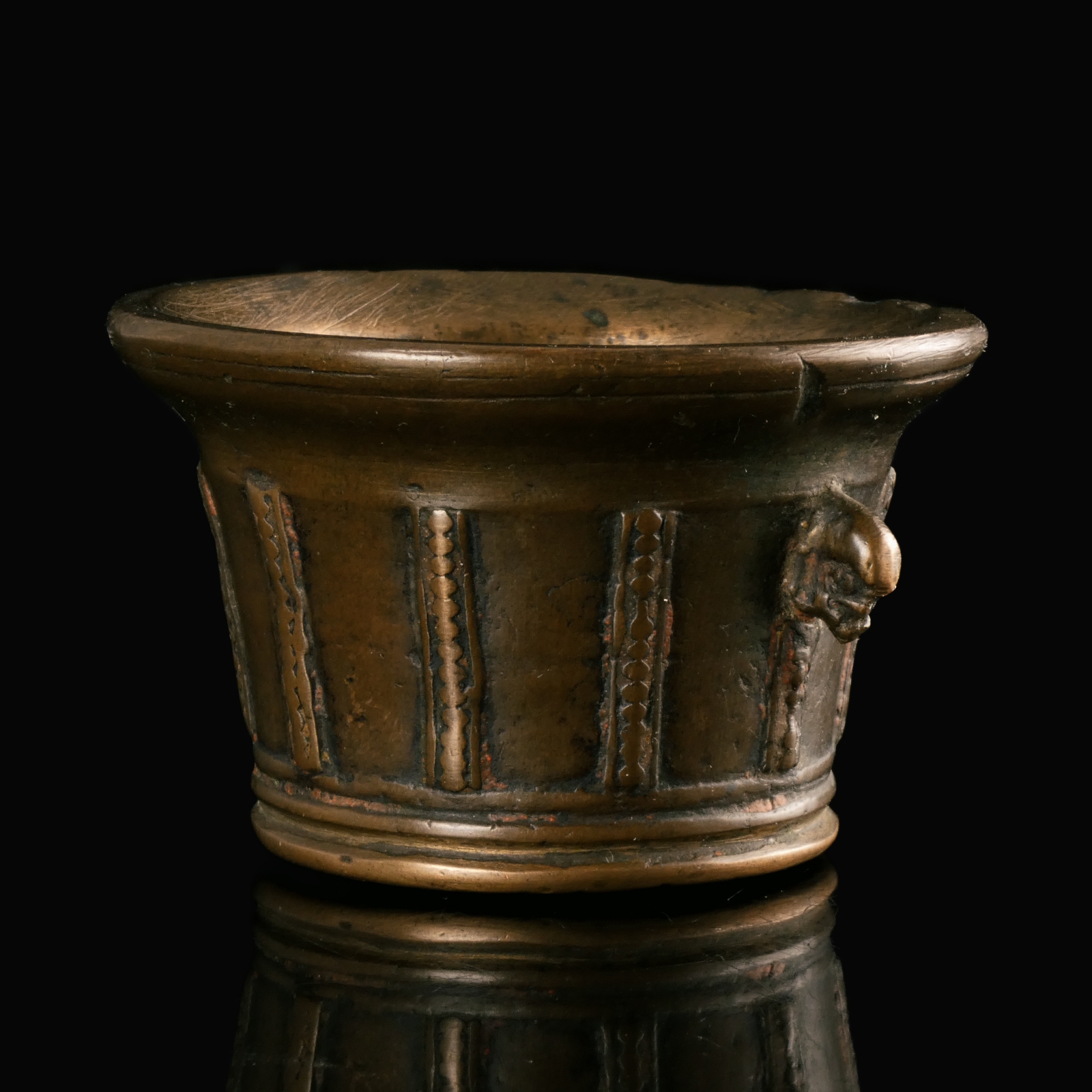 Renaissance bronze apothecary mortar with Gryphon head handles