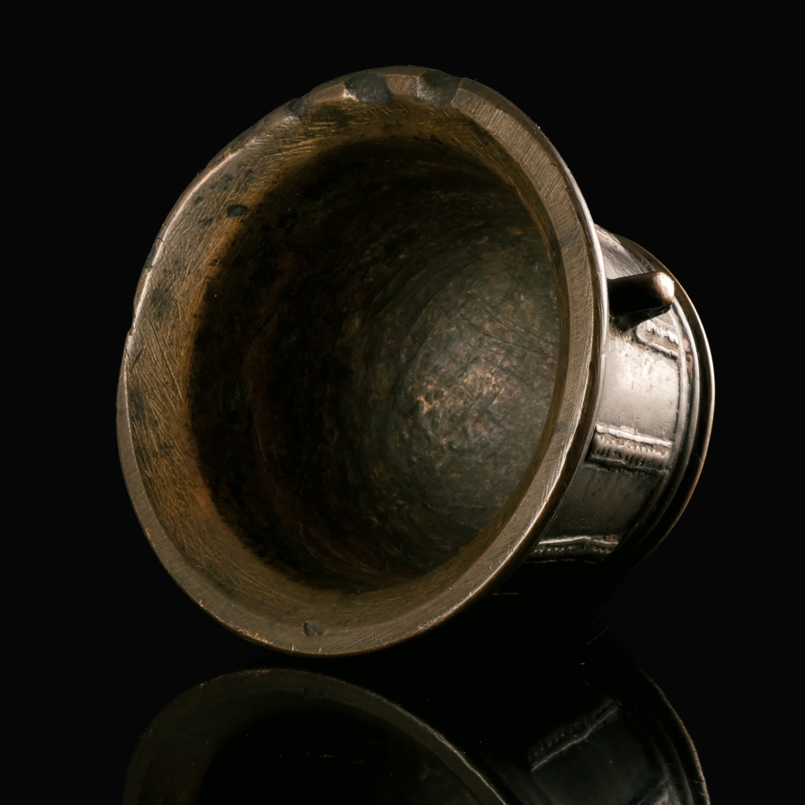 Renaissance bronze apothecary mortar with Gryphon head handles