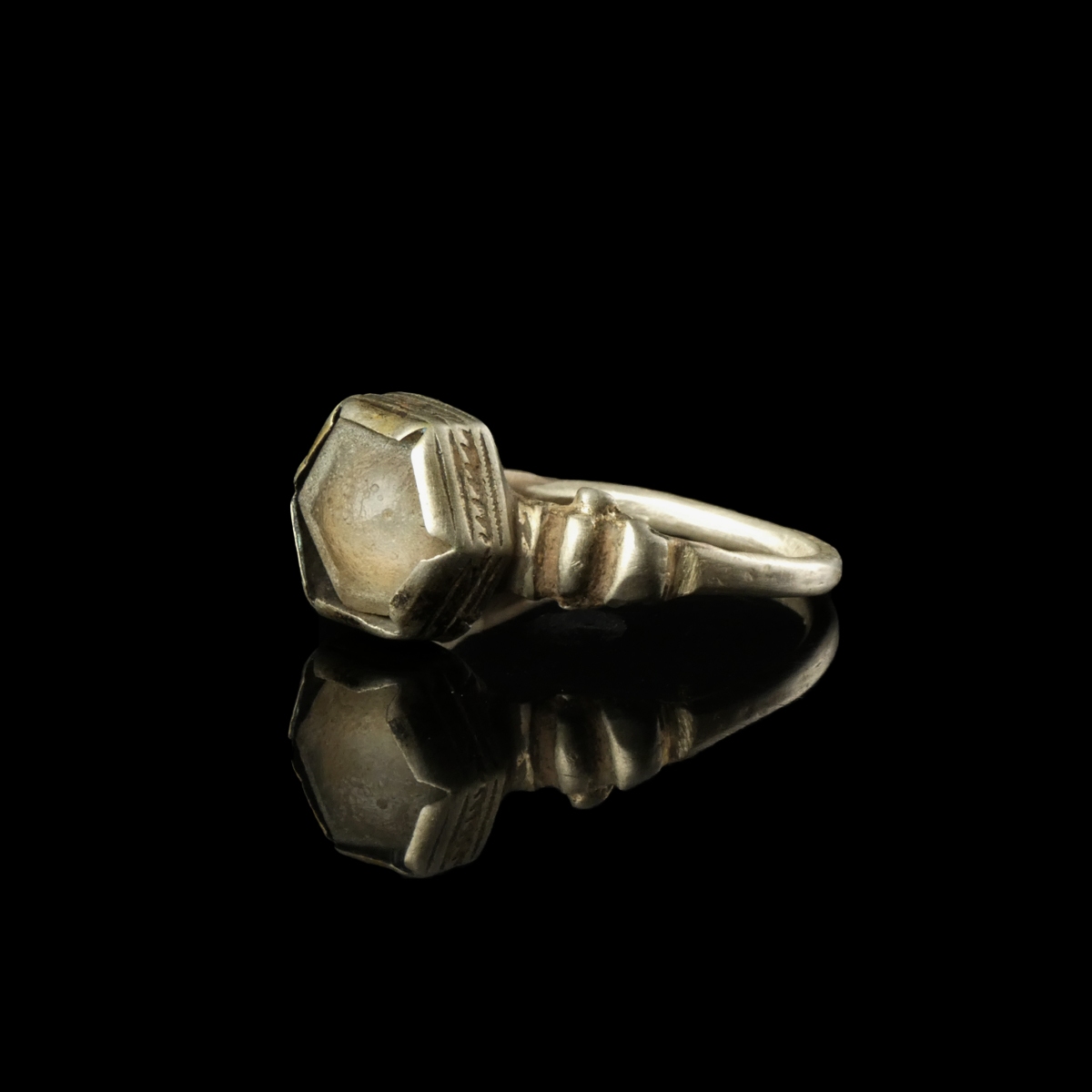 Renaissance silver ring with glass cabochon