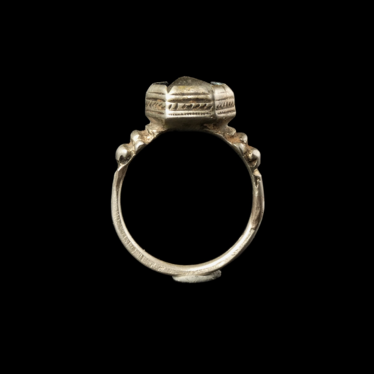 Renaissance silver ring with glass cabochon