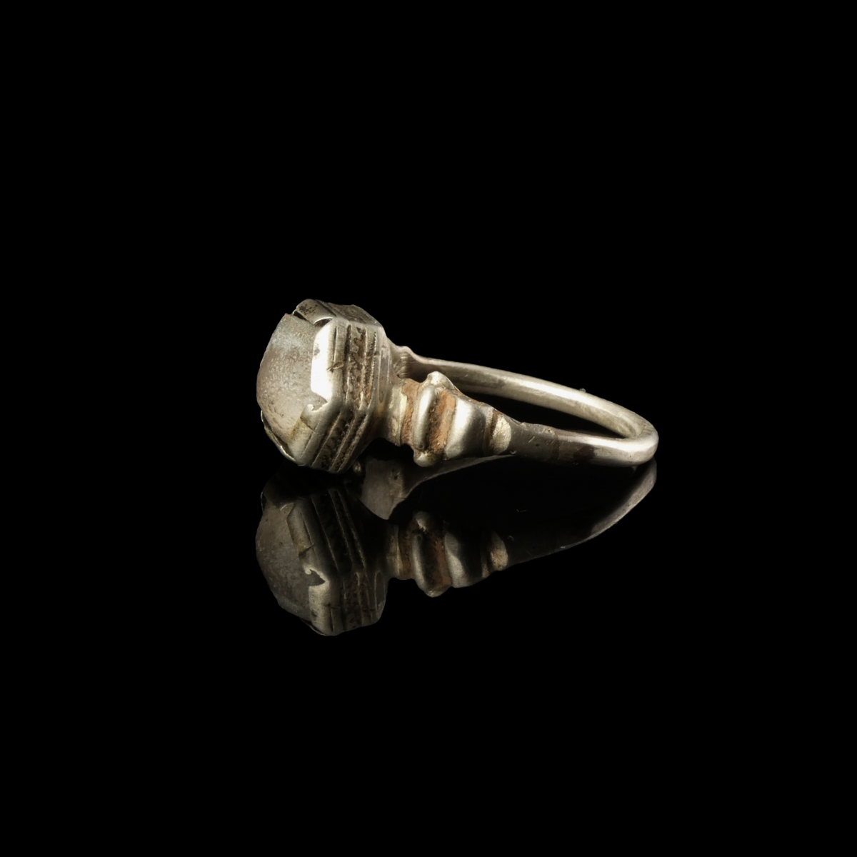 Renaissance silver ring with glass cabochon