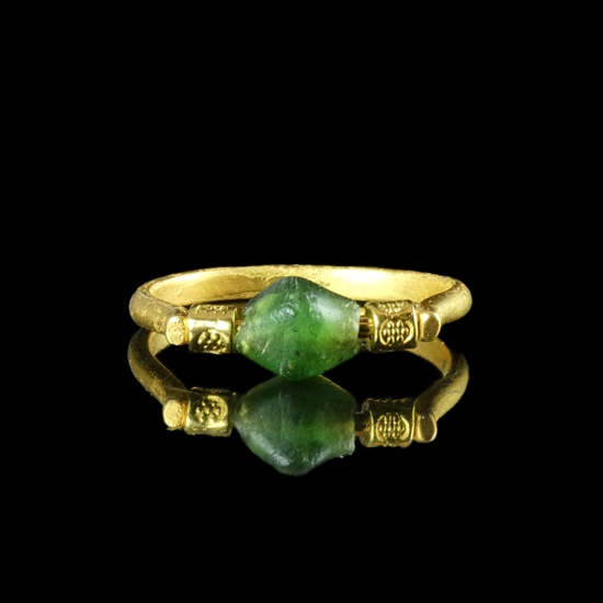 Ring with a Roman Green Glass Bead