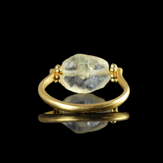 Ring with a Roman semi-translucent glass bead