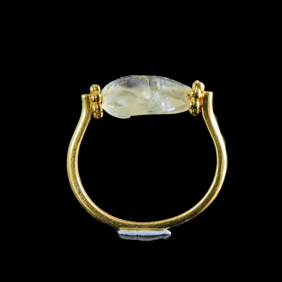 Ring with a Roman semi-translucent glass bead