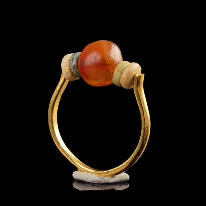 Ring with Egyptian faience and carnelian beads