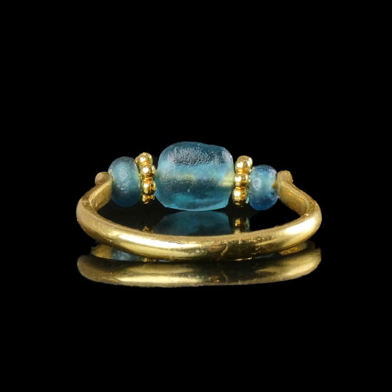 Ring with Roman blue / aquamarine colour glass beads