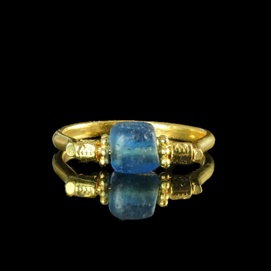 Ring with Roman blue glass bead