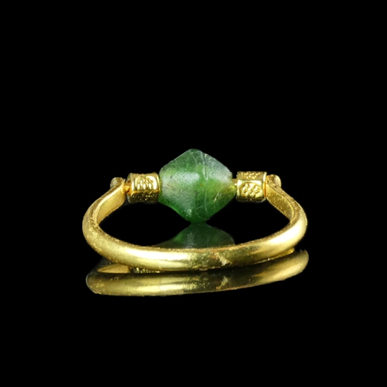 Ring with Roman green glass bead