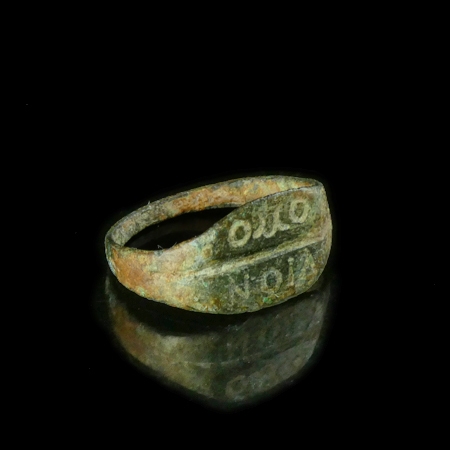 Roman bronze marriage ring with inscription OMO NOIA