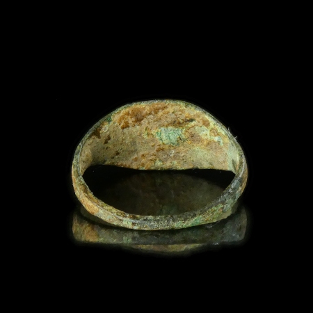 Roman bronze ring with inscription OMO NOIA