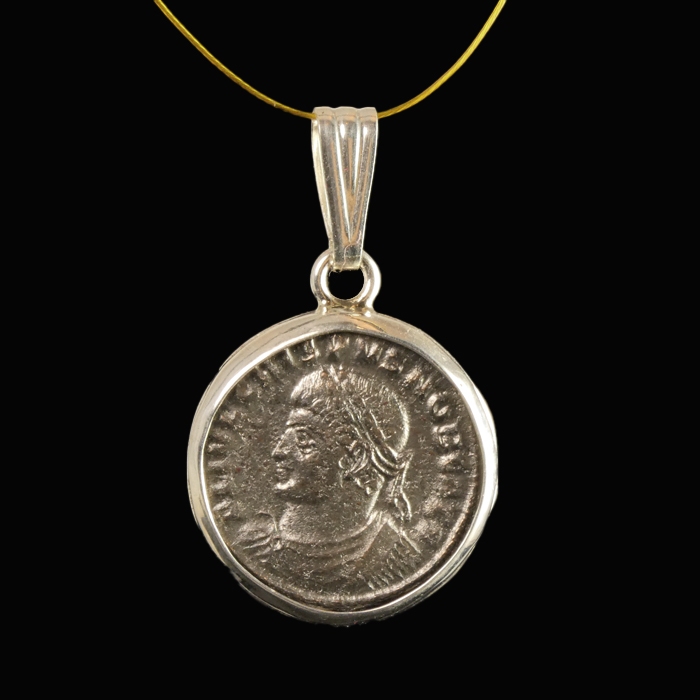 Silver pendant with Roman coin of Crispus