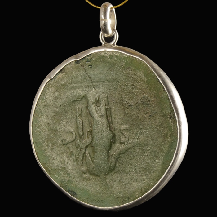 Silver pendant with Roman coin of Hadrianus