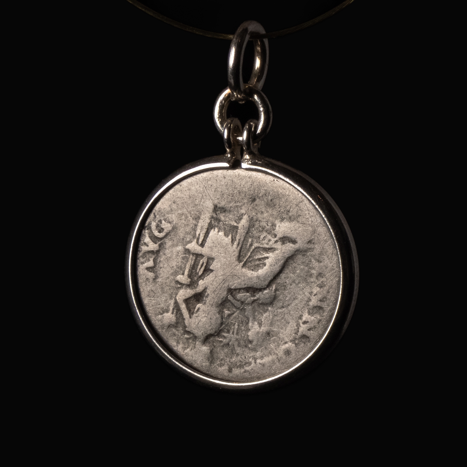 Silver pendant with Roman coin of Vespasian