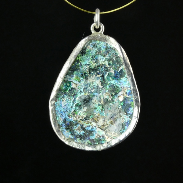 Silver pendant with Roman glass