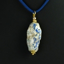 Pendant with glazed chalcedony quartz bead