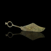 Bronze Age, bronze looped Razor knife