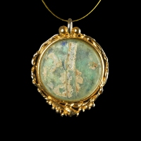 Pendant with iridescent Roman glass