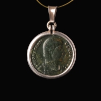 Silver pendant with Roman coin of Constantius Gallus